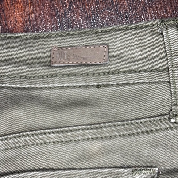 Kut From Cloth Catherine Slim Boyfriend Crop Capri Pants Army Green Size 4 EUC - Picture 12 of 12